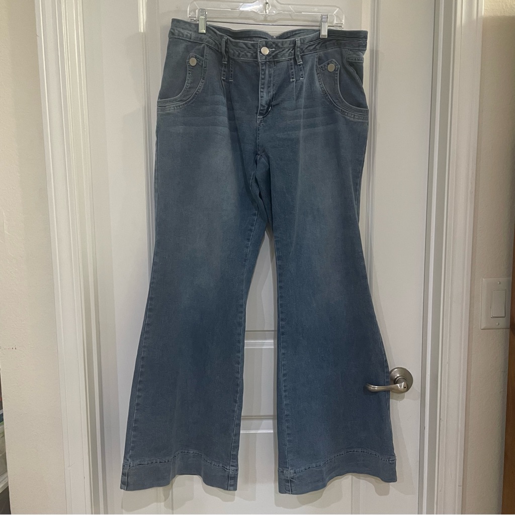 Flamingals Ladies Stretch Bell Bottom Pleated Front Jeans Plus Size 3xl